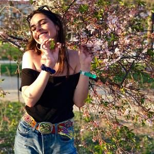 Meet your Posher, Elizabeth